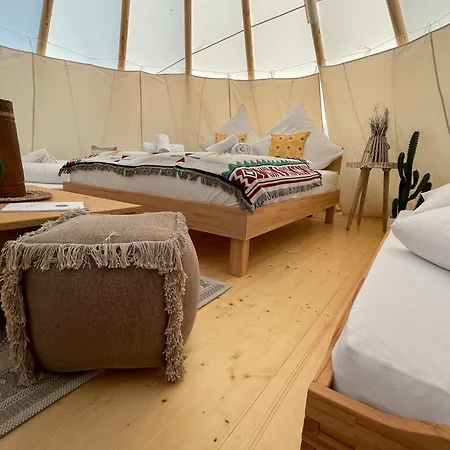 Apartment Tipi Shoshoni