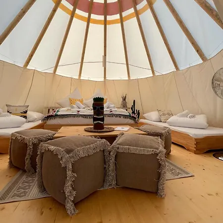 Apartment Tipi Shoshoni